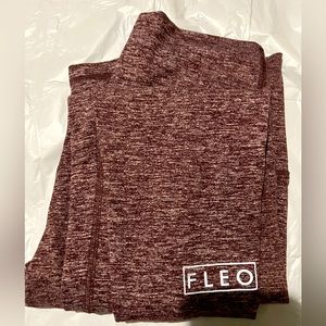 Fleo El Toro 25” Leggings, size small, Heather Wine